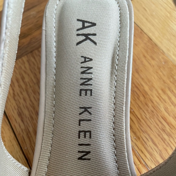 Anne Klein - Flats with a look similar to high-end Veronica Beard shoes! - Picture 5 of 6